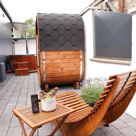 Glamping L Tiny , 2ferienhaeuser Mit Stillvolles Design Und Hohem Komfort Sauna Hot Tub * Platten