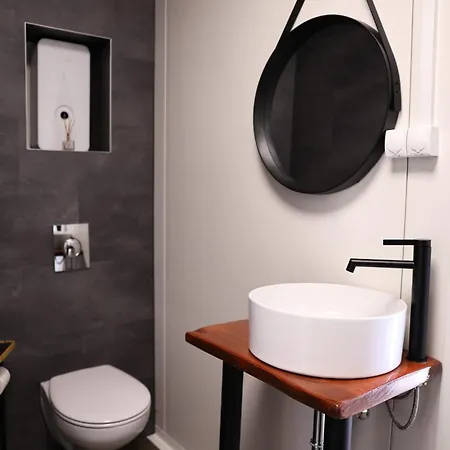 Glamping L Tiny , 2ferienhaeuser Mit Stillvolles Design Und Hohem Komfort Sauna Hot Tub Platten