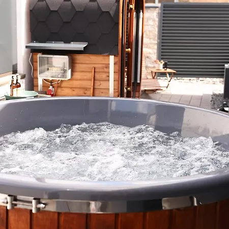 Glamping L Tiny , 2ferienhaeuser Mit Stillvolles Design Und Hohem Komfort Sauna Hot Tub Landhuis