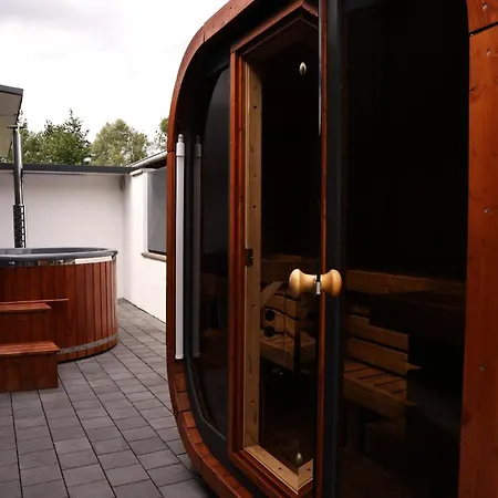 Landhuis Glamping L Tiny , 2ferienhaeuser Mit Stillvolles Design Und Hohem Komfort Sauna Hot Tub *