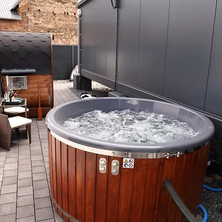 Glamping L Tiny , 2ferienhaeuser Mit Stillvolles Design Und Hohem Komfort Sauna Hot Tub *