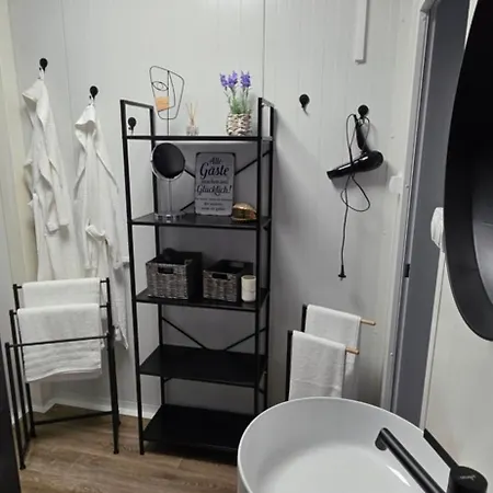Glamping L Tiny , 2ferienhaeuser Mit Stillvolles Design Und Hohem Komfort Sauna Hot Tub *